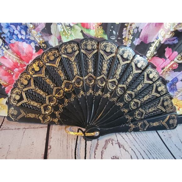 Beautiful Floral Gold Accents Black Lace Womens Fan Vintage Collectible - Picture 2 of 7